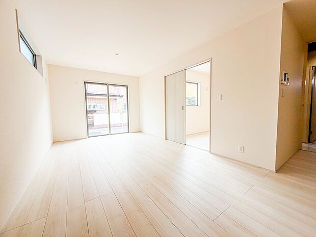 明るく開放的なダイニング。家族とのコミュニケーションが取りやすく、みんなの笑顔が溢れます。