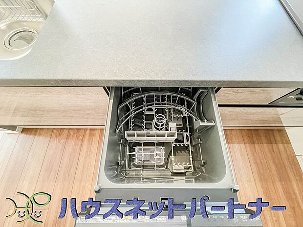 ビルトイン食器洗浄機は高温のお湯や高圧水流を使うことにより油汚を効果的に落としてくれます。