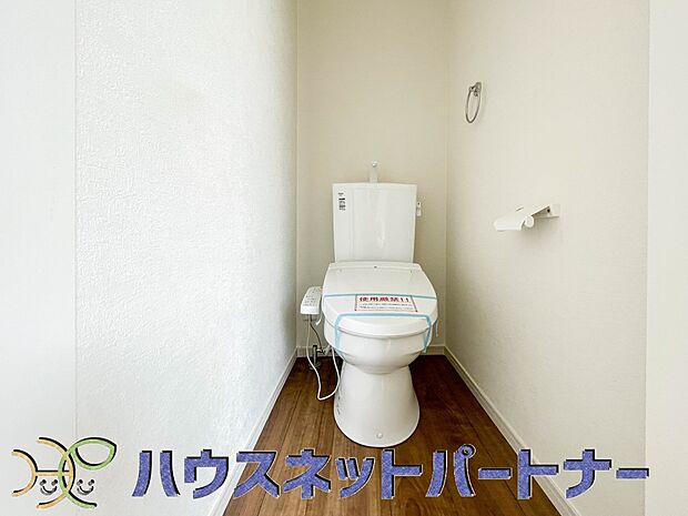 快適な生活を送るための必須アイテムとなった洗浄機能付トイレ。おしり洗浄、ビデ洗浄、暖房便座の3つの機能を標準装備しています