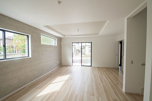 通風・採光に優れ、心地よい光と風が溢れています。 贅沢で豊かな居住性と、プライドを満たすクオリティが見事に調和した住空間。新築ならではの快適なひとときをご体感頂ける筈です。