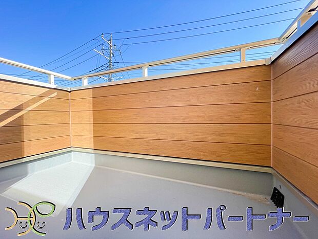 南バルコニーから差し込む陽光・通風は、住環境・快適性と共に有り続ける貴重な「財産」です。この新築戸建に住まう事で手に入れるものは、きっと日常にとっても貴重な存在となるはずです。