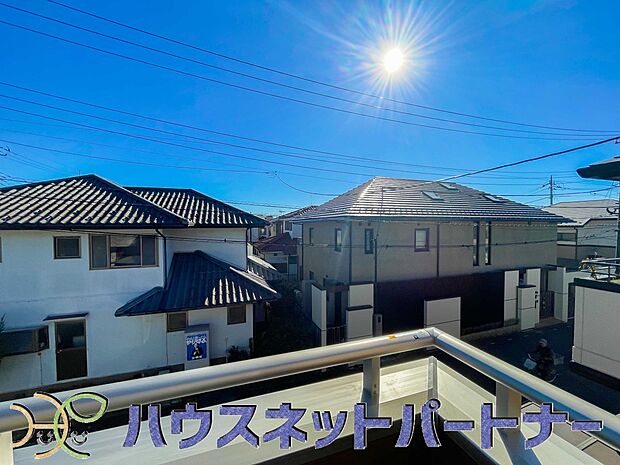 朝の澄んだ空気や、夕方に吹く清々しい風を五感で感じられるバルコニー。住まいの中で屋外にあって、本当の自然を感じられるスペースです。