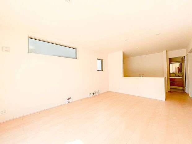 明るく開放的なダイニング。家族とのコミュニケーションが取りやすく、みんなの笑顔が溢れます