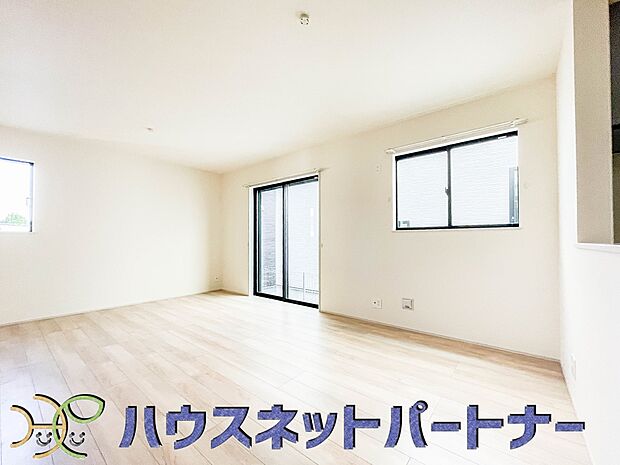 整然とした空間演出、快適な理想の暮らしの実現は家のみの拘りではなく、そこで暮らす方々にとって素敵な環境であることも挙げられると思います。四季折々の変化が奏でる鼓動を楽しんで下さい。