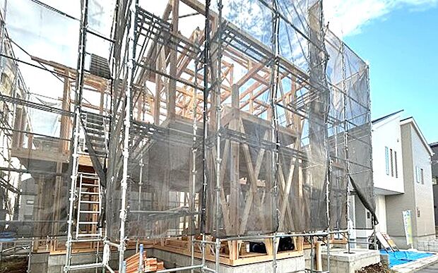 太陽に愛された邸は、陽当り・通風に優れた魅力的で快適さを追求した新築戸建でした。ここに住むからこそ意味がある。そんな特別感に浸りながら、毎日をお過ごしして欲しいです。