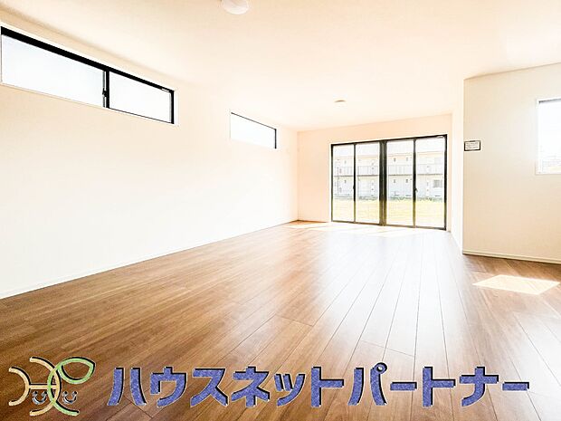 通風・採光に優れ、心地よい光と風が溢れています。 贅沢で豊かな居住性と、プライドを満たすクオリティが見事に調和した住空間。新築ならではの快適なひとときをご体感頂ける筈です。