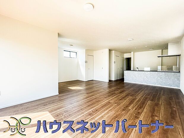 うららかな陽射しがどのお部屋にも降り注ぎますように、快適さを追求した間取設計。得難い立地環境での生活を恵みの豊かな永住の地へと変えてくれます。