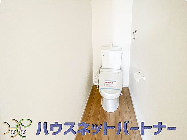 快適な生活を送るための必須アイテムとなった洗浄機能付トイレ。おしり洗浄、ビデ洗浄、暖房便座の3つの機能を標準装備しています。