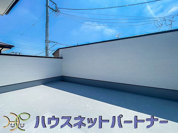 陽当りが良いと、洗濯物が乾きやすいですし、湿気やカビの心配も減るので快適です。寒い冬の日でも、日差しが届くと家の中が暖かくなりますね。
