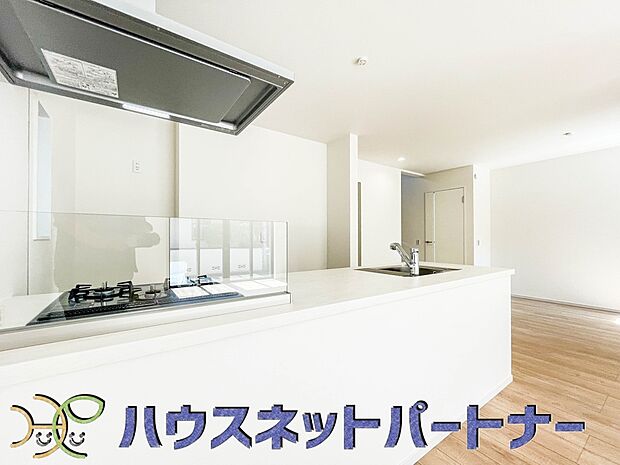 明るく開放的なダイニング。家族とのコミュニケーションが取りやすく、みんなの笑顔が溢れます。