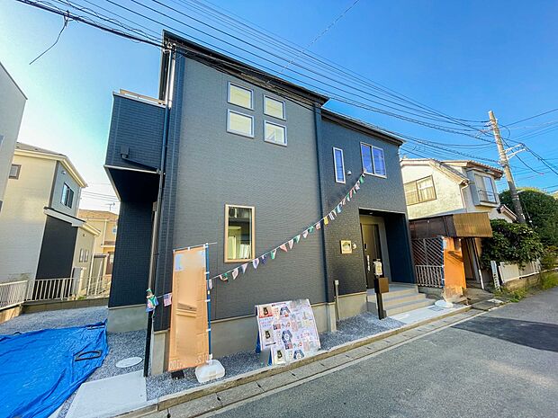 太陽に愛された邸は、陽当り・通風に優れた魅力的で快適さを追求した新築戸建でした。ここに住むからこそ意味がある。そんな特別感に浸りながら、毎日をお過ごしして欲しいです。