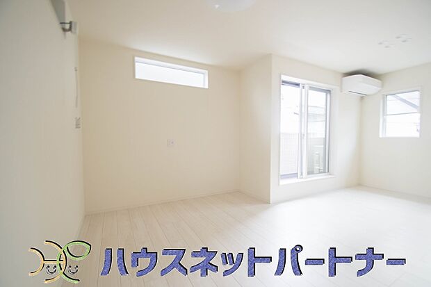 インテリアショップで見掛けた「あの家具」も置ける、ゆったりとした空間。時に広さが上質な寛ぎの時間になる事も。