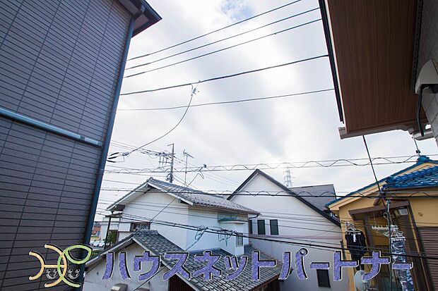 陽当りが良いと、洗濯物が乾きやすいですし、湿気やカビの心配も減るので快適です。寒い冬の日でも、日差しが届くと家の中が暖かくなりますね。