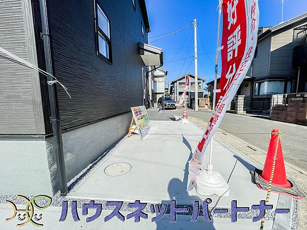 通勤や家族の送迎など、毎日の生活にマイカーが欠かせない方にとって駐車場は大事な条件。敷地内にカースペースがあれば、お出かけやお買い物の際の搬入出もらくらくです。