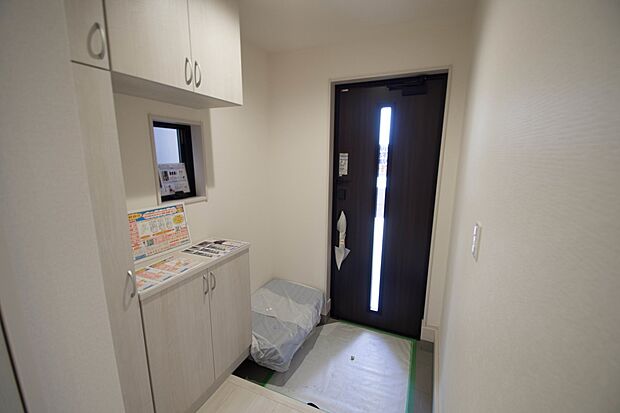 玄関扉を開くとゆったりとした空間。この感動を現地で是非体感してみて下さい。