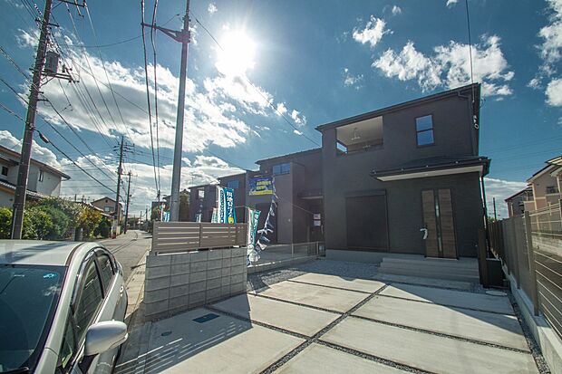 前面道路でお車を駐車するのも楽々。