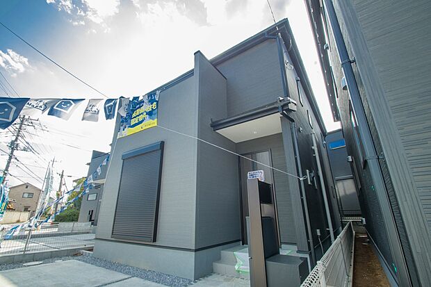 家づくりへの想いが設計に表れています。住み心地のために工夫された造り辺環境には便利な設備が点在し、毎日の暮らしを快適にしてくれる邸宅です。