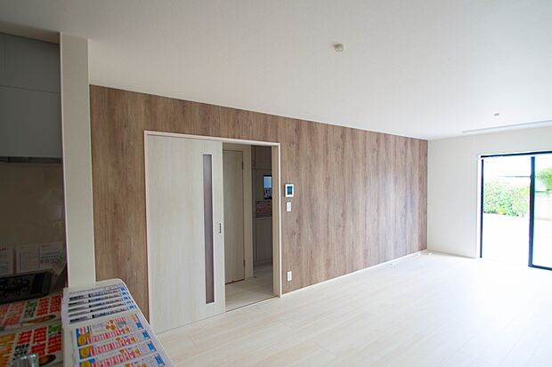 明るく開放的なダイニング。家族とのコミュニケーションが取りやすく、みんなの笑顔が溢れます