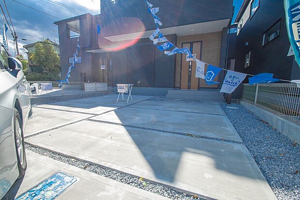 通勤や家族の送迎など、毎日の生活にマイカーが欠かせない方にとって駐車場は大事な条件。敷地内にカースペースがあれば、お出かけやお買い物の際の搬入出もらくらくです。