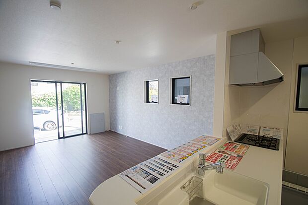 明るく開放的なダイニング。家族とのコミュニケーションが取りやすく、みんなの笑顔が溢れます