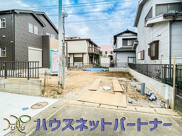 通勤や家族の送迎など、毎日の生活にマイカーが欠かせない方にとって駐車場は大事な条件。敷地内にカースペースがあれば、お出かけやお買い物の際の搬入出もらくらくです。