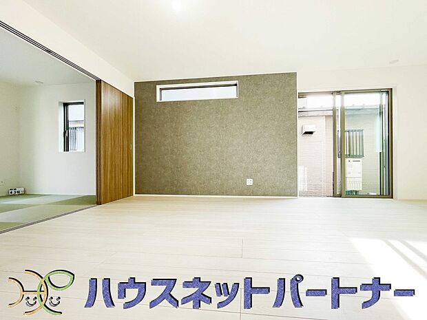 通風・採光に優れ、心地よい光と風が溢れています。 贅沢で豊かな居住性と、プライドを満たすクオリティが見事に調和した住空間。新築ならではの快適なひとときをご体感頂ける筈です。