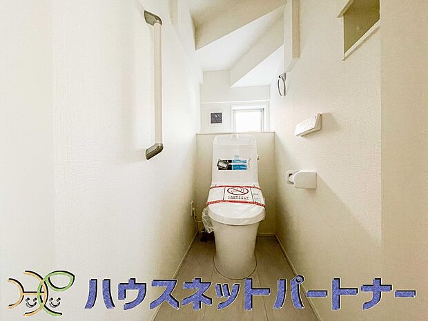 冷たい便座に座ったときの「ヒヤッ」は苦痛なだけでなく、心機能に負担がかかります。便座の暖房機能は、その冷感ショックを軽減することにとても有効な機能なのです。