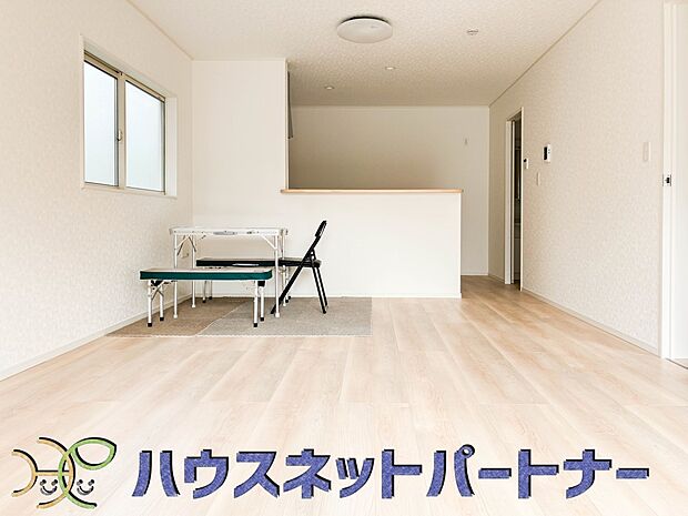 明るく開放的なダイニング。家族とのコミュニケーションが取りやすく、みんなの笑顔が溢れます