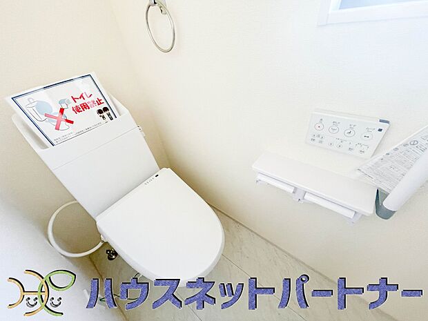 快適な生活を送るための必須アイテムとなった洗浄機能付トイレ。おしり洗浄、ビデ洗浄、暖房便座の3つの機能を標準装備しています。