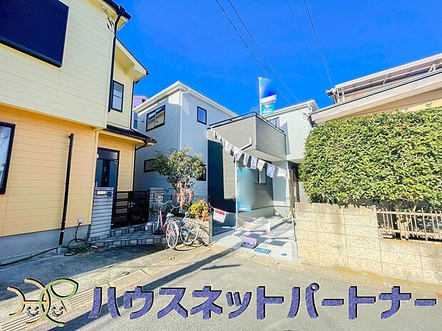 季節感を演出する多彩な樹木と豊かな彩りが重なり、四季折々の変化を楽しめる心地よい場所となることでしょう。時間の経過と共に味わいが出る素敵な空間へ。