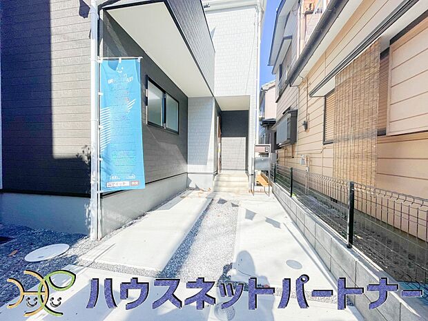 戸建ての購入を検討することになったきっかけに「駐車場を持てること」を挙げる方が多くいらっしゃいます。駐車場代金を支払続ける必要がないことは、駐車場付き戸建を持つ最大のメリットです。