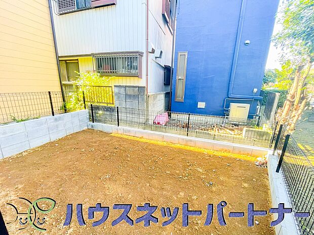 一戸建ての醍醐味は、何といっても庭があること。花や野菜を育てたり、子供と遊んだり、お客様を迎えたり…。大切なペットと過ごす心地良いスペースにもなりますね。