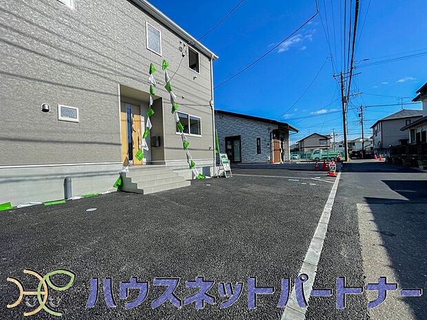 季節感を演出する多彩な樹木と豊かな彩りが重なり、四季折々の変化を楽しめる心地よい場所となることでしょう。時間の経過と共に味わいが出る素敵な空間へ。 