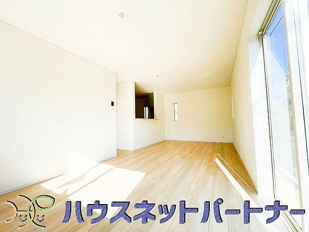 明るく開放的なダイニング。家族とのコミュニケーションが取りやすく、みんなの笑顔が溢れます。