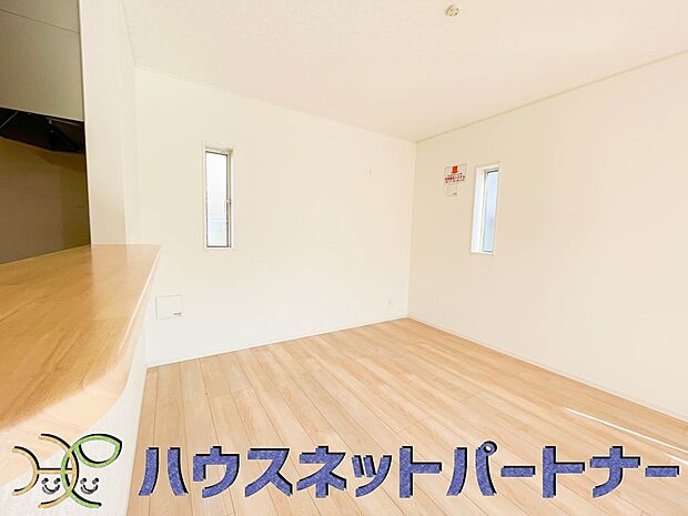 お料理できたらカウンターから手渡しができます。家族で会話をしながらお料理を楽しく。