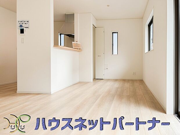 明るく開放的なダイニング。家族とのコミュニケーションが取りやすく、みんなの笑顔が溢れます