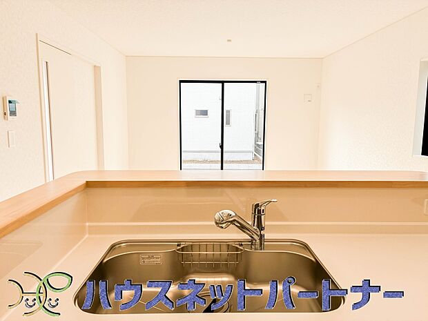 明るく開放的なダイニング。家族とのコミュニケーションが取りやすく、みんなの笑顔が溢れます