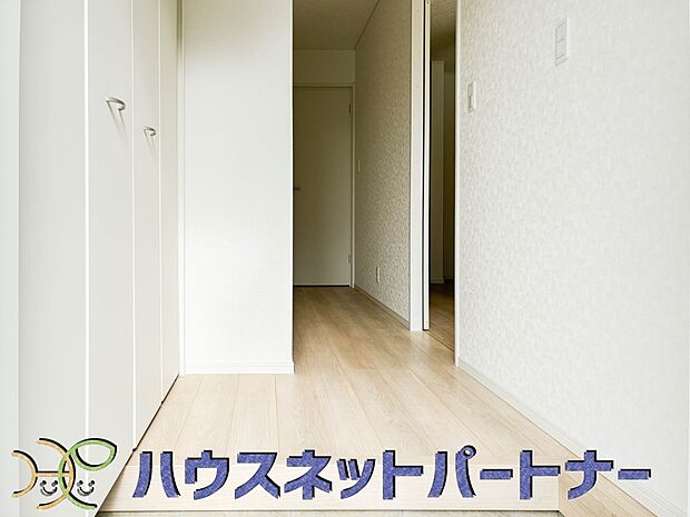 玄関の扉を開けると家族の待つお家。幸せを感じる瞬間です。