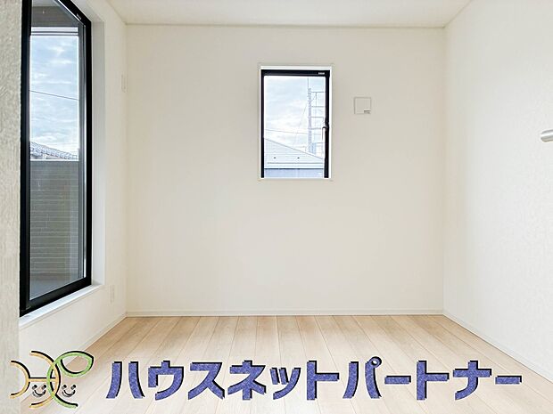 陽光が降り注ぐ明るく開放的な空間が魅力的。