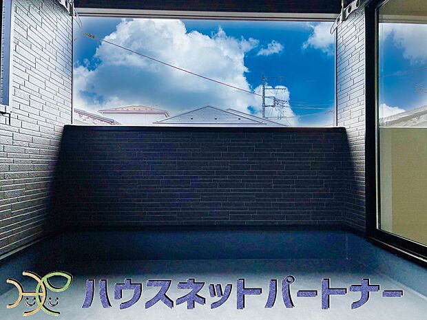 南バルコニーから差し込む陽光・通風は、住環境・快適性と共に有り続ける貴重な「財産」です。この新築戸建に住まう事で手に入れるものは、きっと日常にとっても貴重な存在となるはずです。