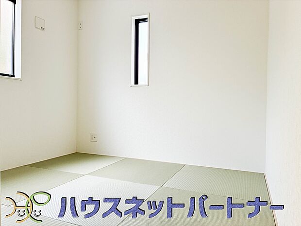 畳には音を吸収する作用があるので、元気いっぱいのお子さんの遊び場所として、最適な空間となるでしょう。また、クッション性があるのでお子さんが転んでケガをするリスクを軽減してくれます。