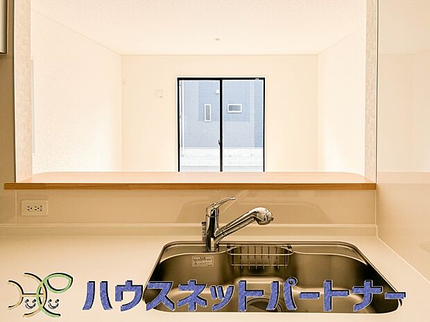 明るく開放的なダイニング。家族とのコミュニケーションが取りやすく、みんなの笑顔が溢れます