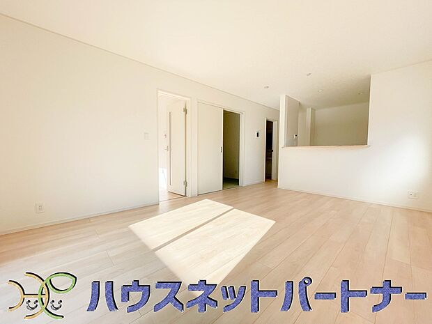 インテリアショップで見掛けた「あの家具」も置ける、ゆったりとした空間。時に広さが上質な寛ぎの時間になる事も。