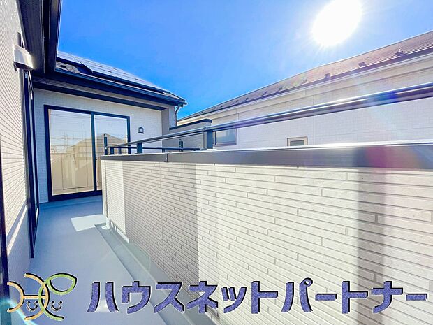 洗濯物を干したり、布団を干したり、ゴミを一時保管したり…