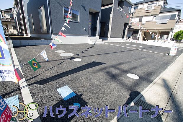 戸建ての購入を検討することになったきっかけに「駐車場を持てること」を挙げる方が多くいらっしゃいます。駐車場代金を支払続ける必要がないことは、駐車場付き戸建を持つ最大のメリットです。