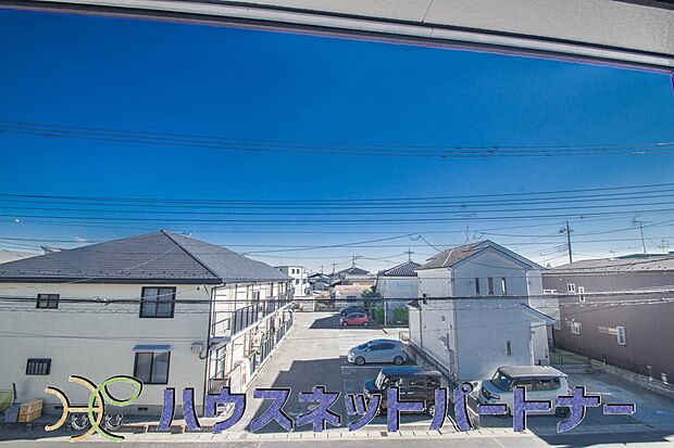 朝の澄んだ空気や、夕方に吹く清々しい風を五感で感じられるバルコニー。住まいの中で唯一屋外にあって、本当の自然を感じられるスペースです。