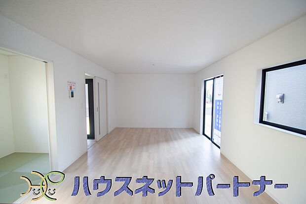 インテリアショップで見掛けた「あの家具」も置ける、ゆったりとした空間。時に広さが上質な寛ぎの時間になる事も。