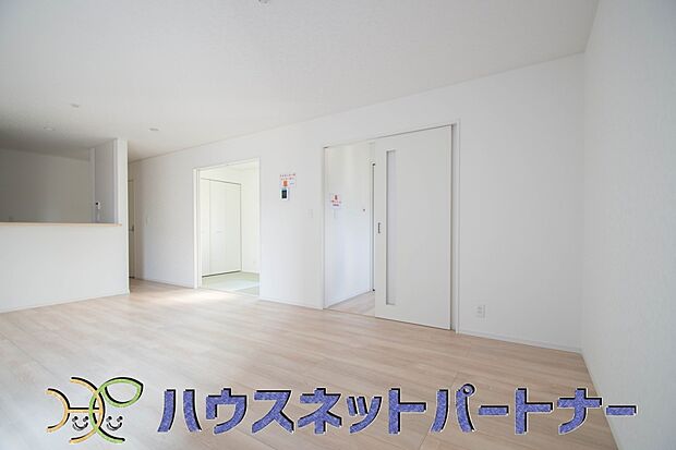 うららかな陽射しがどのお部屋にも降り注ぎますように、快適さを追求した間取設計。得難い立地環境での生活を恵みの豊かな永住の地へと変えてくれます。