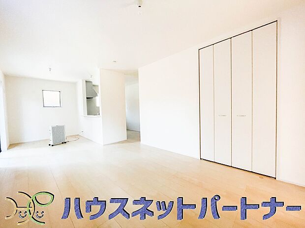 インテリアショップで見掛けた「あの家具」も置ける、ゆったりとした空間。時に広さが上質な寛ぎの時間になる事も。