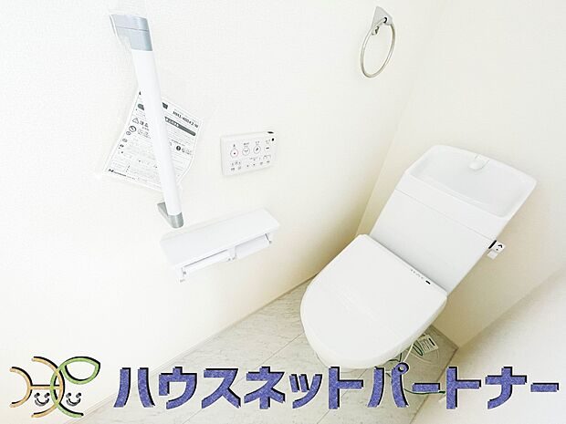 快適な生活を送るための必須アイテムとなった洗浄機能付トイレ。おしり洗浄、ビデ洗浄、暖房便座の3つの機能を標準装備しています
